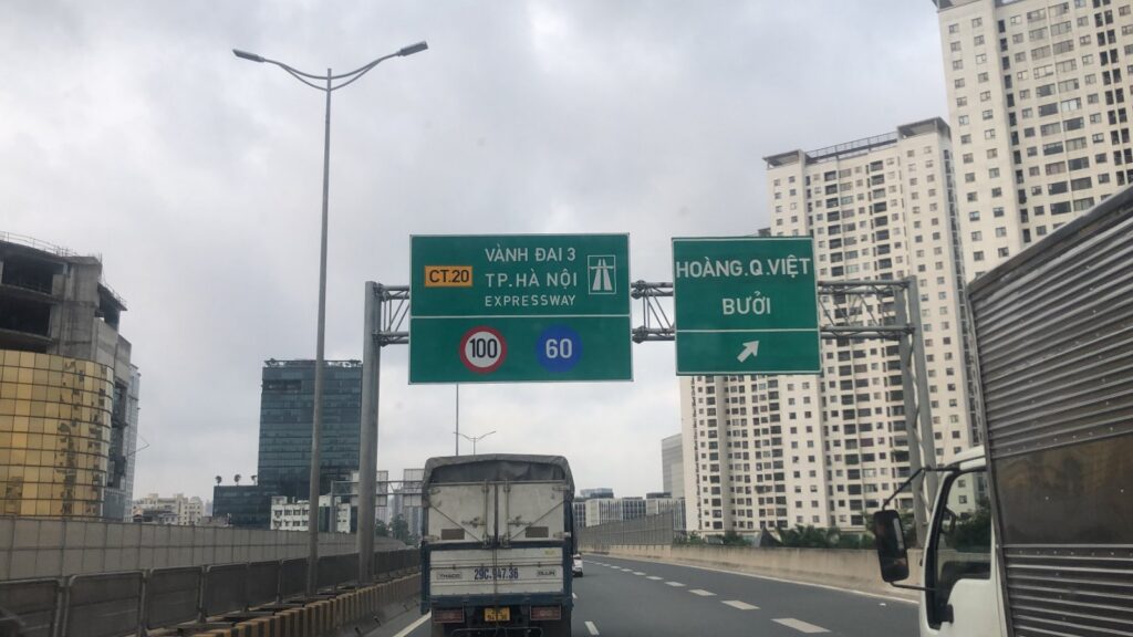 Biển chỉ đường trên đường vành đai 3 Hà Nội