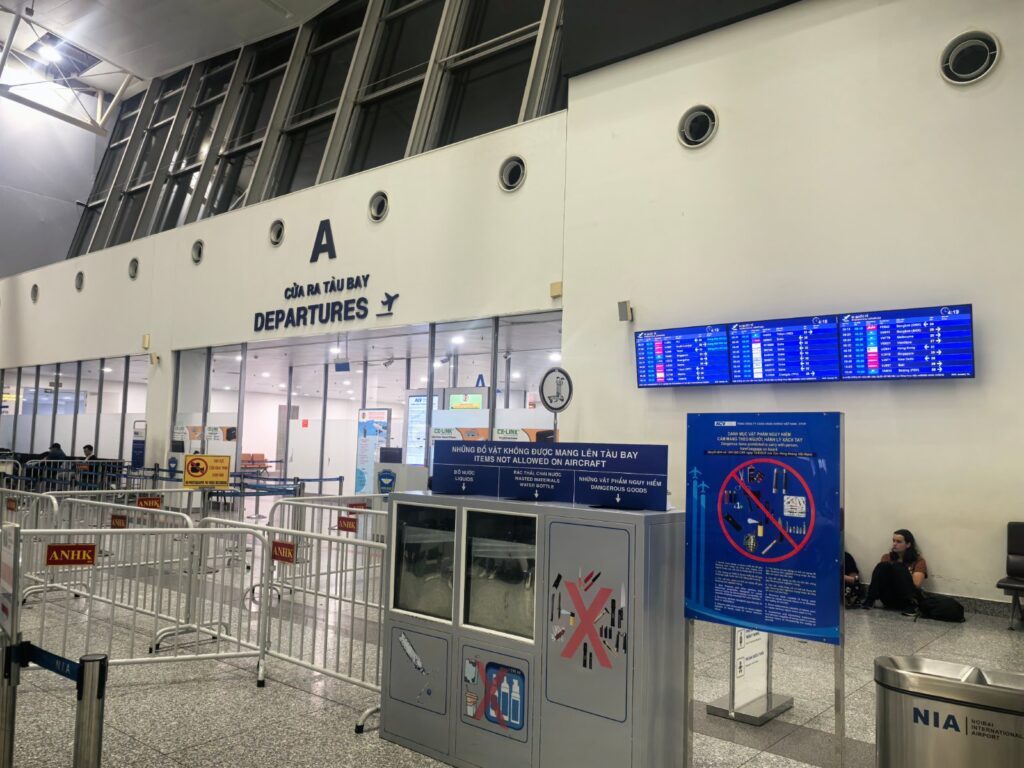 Khu cửa khởi hành quốc tế A tại sân bay Nội Bài