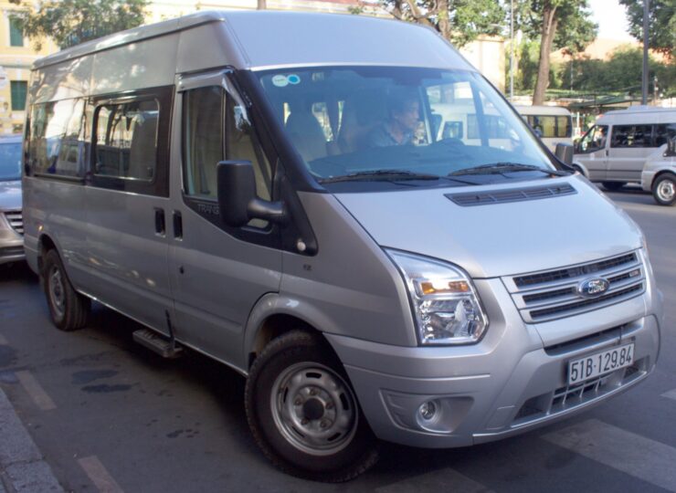 Xe 16 chỗ Ford Transit biển Việt Nam