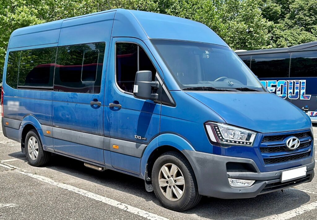 Xe 16 chỗ Hyundai Solati màu xanh
